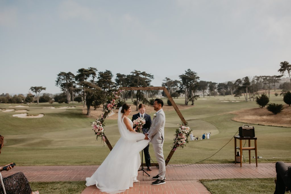 Haley & Julian beautiful wedding flowers19