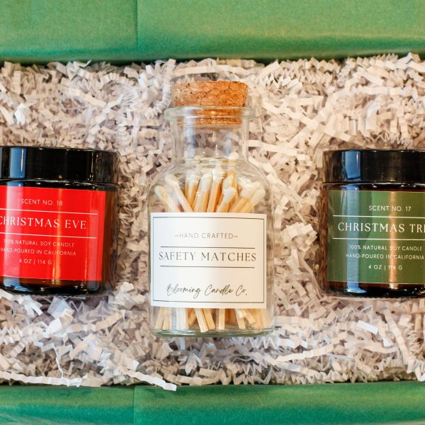 Christmas gift box with candles1