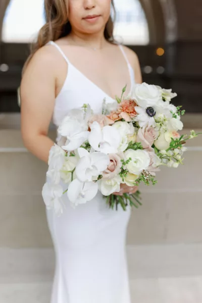 Mini-Bouquets for the Understated and Minimal Bride