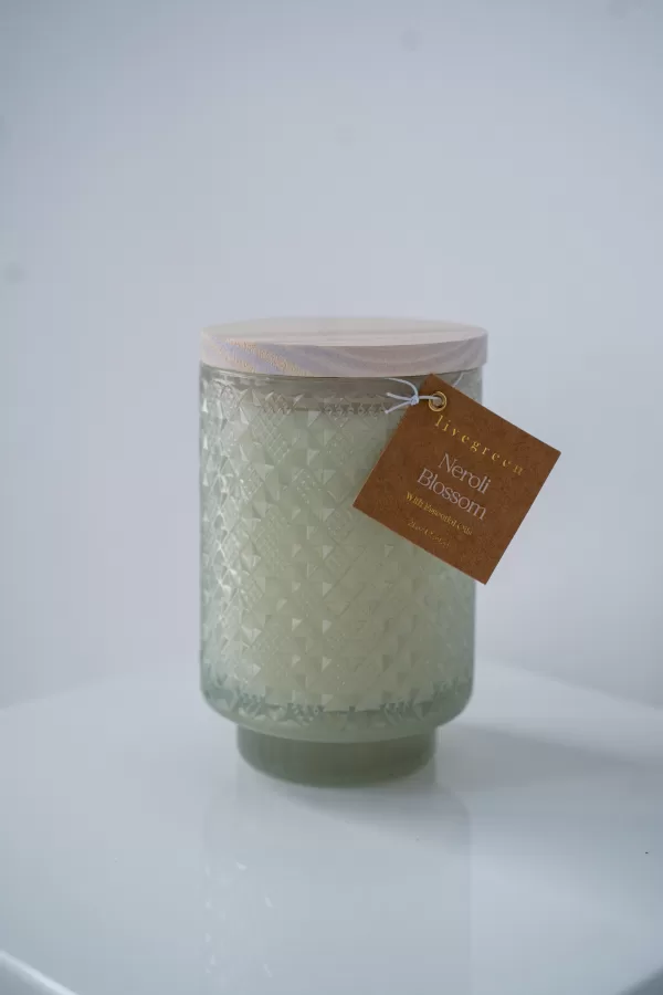 candle with essential oils 1