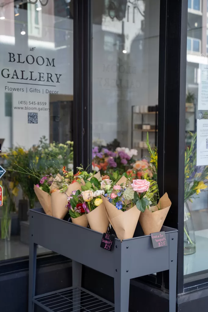 Bloom Gallery Flowers, window shopping