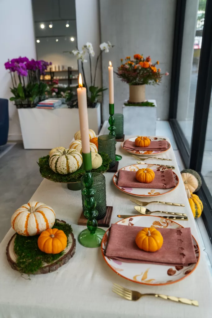 thanksgiving dinner decor 1