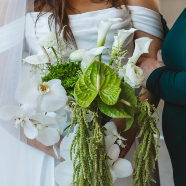modern bridal bouquet